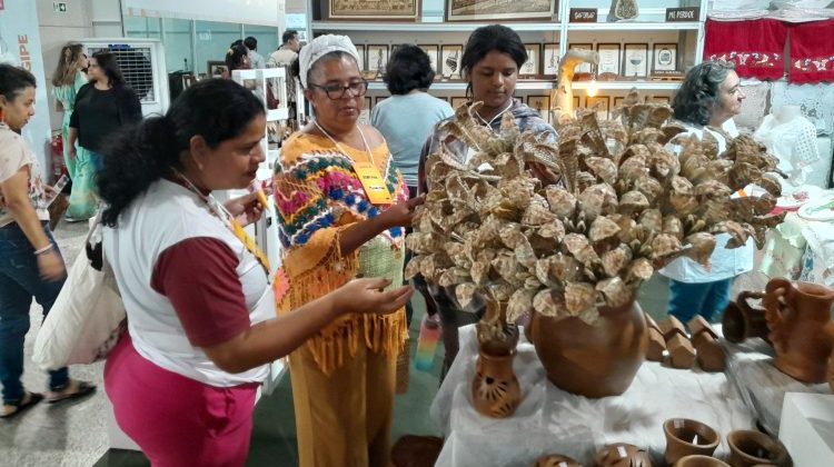 “Artesãos de todo o Brasil se encontram no Salão do Artesanato em shopping”
